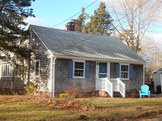 59 Pocahontas Rd, Pocasset, MA 02559