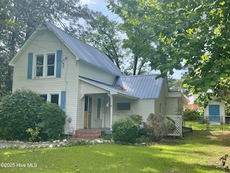958 Holly Rd, Lakeview, NC 28350
