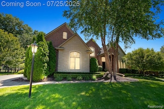 23737 Point o Woods Ct, South Lyon, MI 48178