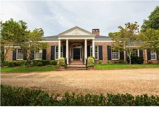 800 N Bragg Ave, Lookout Mountain, TN 37350