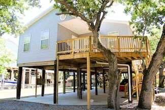 167 Santiny Ln, Grand Isle, LA 70358