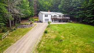 55 Bernier Ln, Winthrop, ME 04364