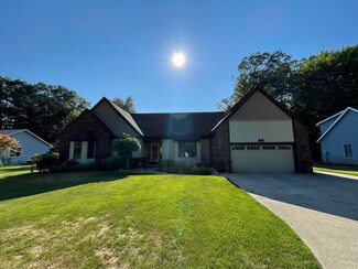 157 8th Ave, Fruitport, MI 49415