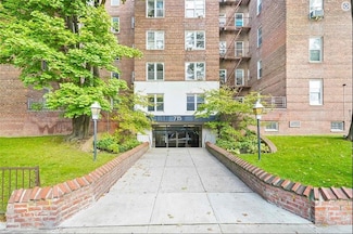 715 Ocean Pkwy Unit 2M, Brooklyn, NY 11230