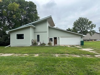 140 W Hubbard St, Carthage, SD 57323