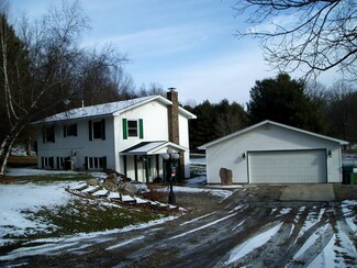 9475 S Banfield Rd, Dowling, MI 49050