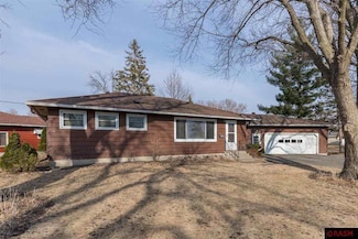 324 324 W Front St Unit 324 Front St W, St. Clair, MN 56080