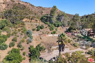 2040 E Lake Shore Dr, Malibu, CA 91301