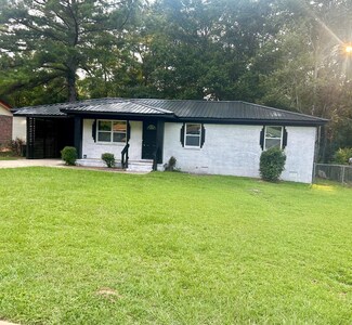 322 Young America Dr, Dothan, AL 36303