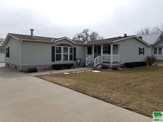 626 8th St, Correctionville, IA 51016