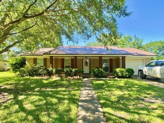 685 W 4th St, Groveton, TX 75845