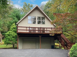 790 La Montage Dr, Palmerton, PA 18071