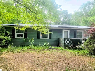 764 E Surrey Rd, Farwell, MI 48622