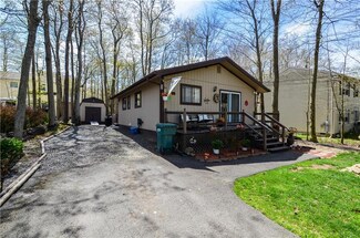 8925 Deerfield Rd, Tobyhanna, PA 18466