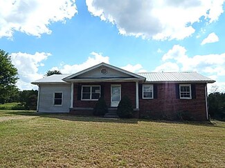 102 W Lawn Dr, Jamestown, TN 38556