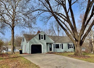 2318 NE Pence Ave, Kansas City, MO 64118