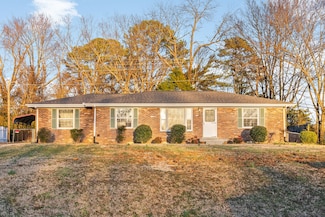27 E Bel Air Blvd, Clarksville, TN 37042
