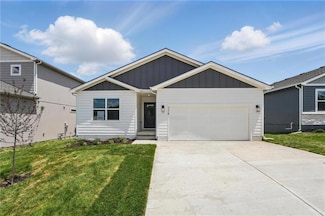 778 Creekmoor Dr, Raymore, MO 64083