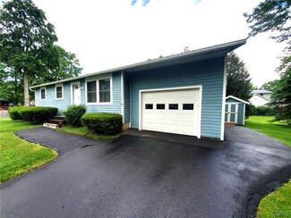 110 Greenapple Ln, Minoa, NY 13116