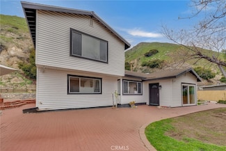 9707 Foothill Blvd, Sylmar, CA 91342