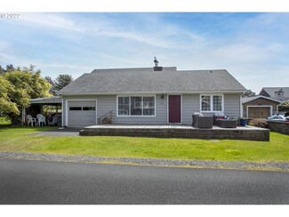 123 W Chisana St, Cannon Beach, OR 97110
