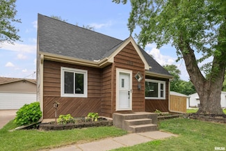 1815 Lincoln Rd, Bettendorf, IA 52722