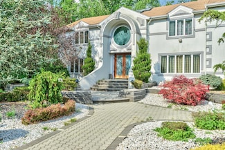 10 Eisenhower Cir, Morganville, NJ 07751