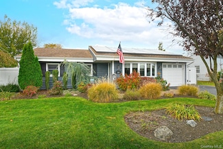 84 Bruce Ave, Hicksville, NY 11801