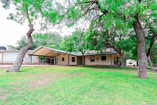 39 Oak Ln, Brackettville, TX 78832