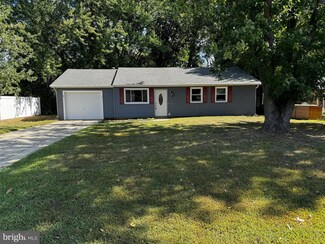 3 Holly Ct, Blackwood, NJ 08012