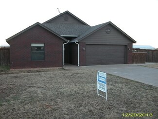 206 E Mohawk Ave, Geronimo, OK 73543