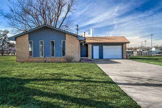 200 Gath Cir, Tuttle, OK 73089