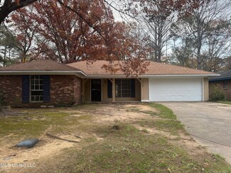 110 W Woodcrest Dr, Jackson, MS 39212