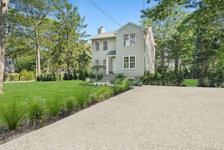 13 Shore Rd, Hampton Bays, NY 11946