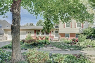 2 Canterbury Ct, Champaign, IL 61821