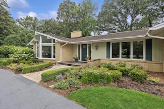36 Mockingbird Ln, Oak Brook, IL 60523