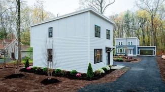 811 Burts Pit Rd, Northampton, MA 01062