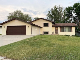 824 Bryan Trail, Mandan, ND 58554