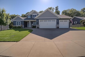 704 Knollwood Dr, Holmen, WI 54636