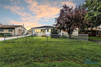1220 42nd St, Fostoria, OH 44830
