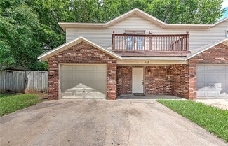 838 W Peachtree Dr, Fayetteville, AR 72703