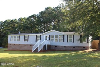 112 Indian Cave Dr, Richlands, NC 28574