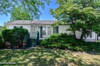 8 Snow Chief Ct, Howell, NJ 07731