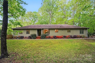 109 Canterbury Ln, Matthews, NC 28104
