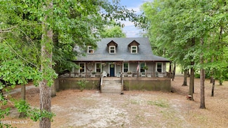 901 Riverview Dr, Burgaw, NC 28425