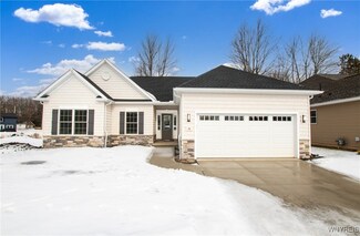56 Glen Meadow Dr, Amherst, NY 14051