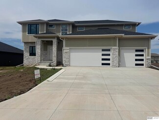 6220 N 208th St, Elkhorn, NE 68022