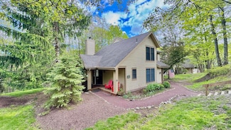 422 Oak Ct, Tannersville, PA 18372
