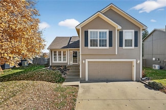 7435 N Lewis Ave, Kansas City, MO 64158