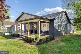 515 E Main St, Berryville, VA 22611